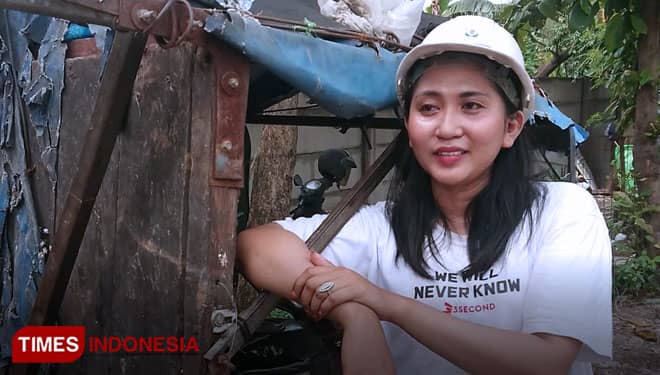 Kisah Janda Cantik di Gresik Rela Jadi Buruh Angkut Sampah Demi Tiga Anaknya